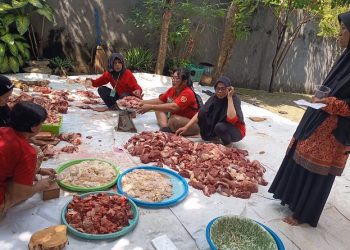 Suasana penyembelihan hewan kurban di lingkungan RT 01, 02, dan 03 RW 20, Kampung Sukorejo, Banjarsari, Kota Solo. Pada Rabu (27/5/2026). Foto: Ist.