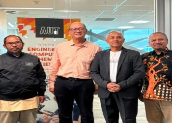 Rektor UMS, Prof. Harun Joko P, dan Wakil Rektor I, Prof. Muhammad Dai bertemu Prof. Tek Tjiang Lie, selaku Head of School of Engineering, Computer, and Mathematical Sciences dan Dr. Raymond dari Auckland University of Technology (AUT) New Zealand. Foto: Ist.