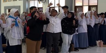 Suasana seminar bahasa isyarat yang digelar FORPIS Surakarta di Aula SMA Negeri 6 Surakarta. Foto: Ist.