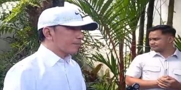 Mantan Presiden Jokowi memberikan keterangan pers di kediamannya, Gang Kutai Nomor 1, Kelurahan Sumber, Kecamatan Banjarsari, Kota Solo, Senin (25/5/2026). Foto: Indospektrum.com