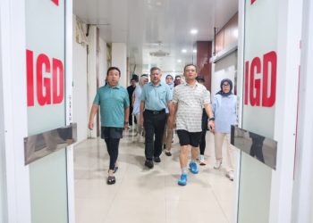 Gubernur Ahmad Luthfi didampingi oleh Sekretaris Daerah (Sekda) Jawa Tengah, Sumarno saat meninjau RSUD Margono Soekarjo Purwokerto, Kabupaten Banyumas, Minggu (17/5/2026). Foto : Ist.