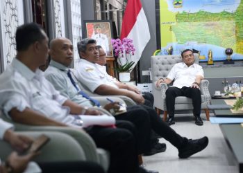 Gubernur Jawa Tengah, Ahmad Luthfi menerima audiensi jajaran PT PRPP Jawa Tengah di ruang kerjanya, Rabu (20/5/2026). Audiensi itu terkait persiapan Jateng Fair 2026 yang akan berlangsung pada 26 Juni – 5 Juli 2026 mendatang. Foto : Ist.
