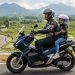 Ilustrasi - Memboncengkan anak  sesuai standar keamanan berkendara. Foto: Ist.