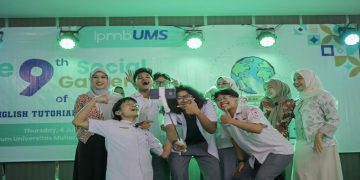 Penampilan pentas drama Bahasa Inggris dalam Social Gathering 2026 yang digelar LPMB UMS, Kamis (4/6/2026). Foto: Ist.