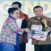 Gubernur Ahmad menerima penghargaan dalam acara Malam Apresiasi Pemerintah Daerah Berprestasi Regional Jawa-Bali 2026 di Yogyakarta Marriott Yogyakarta, Kamis malam, 4 Juni 2026. Foto: Ist.