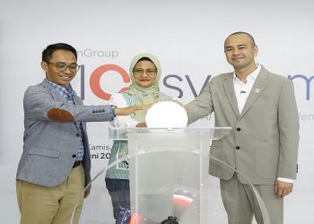 Telkom menghadirkan AIcosystem yang diluncurkan Utusan Khusus Presiden Bidang Pembinaan Generasi Muda dan Pekerja Seni, Raffi Ahmad, Direktur Utama Telkom Dian Siswarini, dan Direktur IT Digital Telkom Faizal Rochmad Djoemadi (kiri) di Jakarta, Kamis (4/6/2026). Foto: Ist.