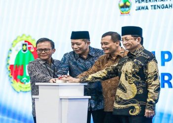 Peluncuran Program Insersi Pendidikan Perkoperasian oleh Gubernur Ahmad Luthfi, Menteri Koperasi, Ferry Juliantono, Menteri Agama, Nasaruddin Umar, Kepala Badan Kebijakan Pendidikan Dasar dan Menengah Kementerian Pendidikan Dasar dan Menengah, Toni Toharudin di Gedung Gradhika Bhakti Praja Semarang, Jumat 5 Juni 2026. Foto: Ist.