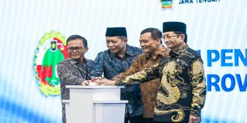 Peluncuran Program Insersi Pendidikan Perkoperasian oleh Gubernur Ahmad Luthfi, Menteri Koperasi, Ferry Juliantono, Menteri Agama, Nasaruddin Umar, Kepala Badan Kebijakan Pendidikan Dasar dan Menengah Kementerian Pendidikan Dasar dan Menengah, Toni Toharudin di Gedung Gradhika Bhakti Praja Semarang, Jumat 5 Juni 2026. Foto: Ist.