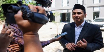 Wakil Gubernur Jateng, Taj Yasin memberikan keterangan pers di sela acara Wisuda SMK Al Anwar ke-6 dan MTs Sains Al Anwar ke-1 Islamic Boarding School di Sarang, Rembang, Sabtu, 6 Juni 2026. Foto: Ist.