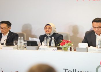 Komisaris Utama Telkom Angga Raka Prabowo (paling kanan), Direktur Utama Telkom Dian Siswarini (tengah), Direktur Human Capital Management Telkom Willy Saelan dalam agenda RUPS Tahunan tahun buku 2025. Foto: Ist.