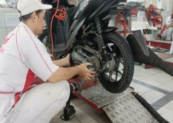 Ilustrasi - Perawatan Continuously Variable Transmission (CVT) di motor matik. Foto: Ist.