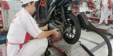 Ilustrasi - Perawatan Continuously Variable Transmission (CVT) di motor matik. Foto: Ist.