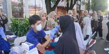 Pemeriksaan kesehatan gigi dan mulut oleh BEM FKG UMS. Foto: Ist.