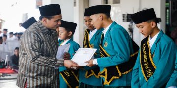 Wakil Gubernur Jawa Tengah, Taj Yasin Maimoen menghadiri acara Haflatul Hidzaq Khotmil Qur'an dan Muwadaah Pondok Pesantren Al Fattah Raudhatul Qur'an, Jekulo, Kudus, Selasa, 9 Juni 2026. Foto: Ist.