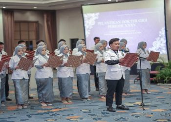 Pembacaan sumpah profesi dokter gigi oleh peserta sumpah profesi dokter gigi FKG UMS, Kamis (11/6/2026). Foto: Ist.