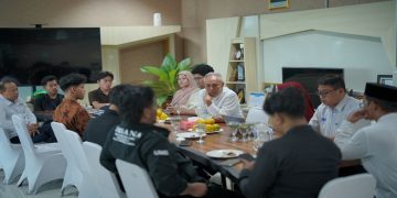 Diskusi Rektor UMS dengan perwakilan mahasiswa. Foto: Ist.