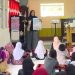 Mahasiswa UMS memberikan melakukan edukasi PHBS serta konsep gizi seimbang kepada anak-anak diaspora Indonesia di Malaysia. Foto: Ist.