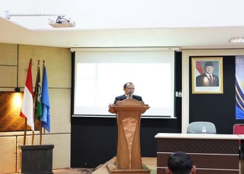 Direktur Pascasarjana UMS Prof. Farid Wajdi, Ph.D. saat memberikan sambutan. Foto: Ist.