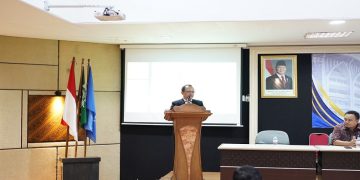 Direktur Pascasarjana UMS Prof. Farid Wajdi, Ph.D. saat memberikan sambutan. Foto: Ist.