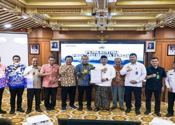 Komitmen bersama penyerapan telur dan daging ayam dalam Program MBG saat rapat koordinasi lanjutan di Kompleks Kantor Gubernur Jawa Tengah, Semarang, Jumat, 19 Juni 2026. Foto: Ist.