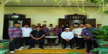 Pengurus PPDI bersilaturahmi dengan mantan Presiden Jokowi. Foto: Ist.