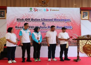 OJK Solo bersama FKIJK Solo Raya menyelenggarakan Kick Off Bulan Literasi Keuangan Solo Raya 2026 dan Road to FKIJK Solo Raya Run 2026, Minggu (21/6/2026). Foto: Ist.
