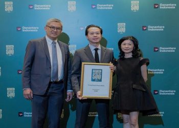 Eric Winarta, Chief Corporate Officer & Investor Relations Blibli menerima penghargaan Fortune Southeast Asia 500 2026 di Jakarta. Foto: Ist.