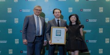 Eric Winarta, Chief Corporate Officer & Investor Relations Blibli menerima penghargaan Fortune Southeast Asia 500 2026 di Jakarta. Foto: Ist.