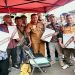 Gubernur Ahmad Luthfi menyerahkan secara simbolis dokumen perizinan berusaha subsektor penangkapan ikan kepada nelayan di Pendopo Kota Tegal, Senin (22/6/2026). Foto: Ist.
