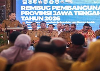 Gubernur Jawa Tengah Ahmad Luthfi saat memaparkan program pembangunan dalam Rembug Pembangunan yang digelar di Pendapa Ki Gede Sebayu, Kota Tegal, Senin, 22 Juni 2026. Foto: Ist.