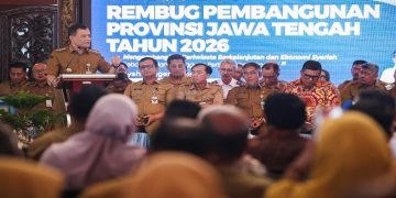 Gubernur Jawa Tengah Ahmad Luthfi saat memaparkan program pembangunan dalam Rembug Pembangunan yang digelar di Pendapa Ki Gede Sebayu, Kota Tegal, Senin, 22 Juni 2026. Foto: Ist.