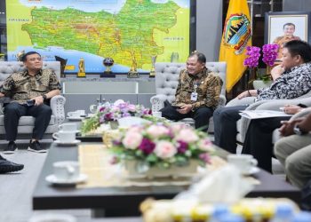 Gubernur Jawa Tengah, Ahmad Luthfi menerima audiensi Bupati Semarang Ngesti Nugraha dan Ketua DPRD Kota Salatiga Dance Ishak Palit, Kamis 25 Juni 2026. Foto: Ist.