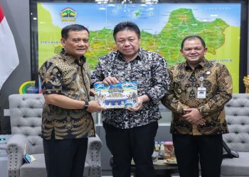 Ketua Panitia Festival Adat Budaya Nusantara ke-7, Dance Ishak Palit saat audiensi dengan Gubernur Jawa Tengah Ahmad Luthfi, Kamis 25 Juni 2026. Foto: Ist.