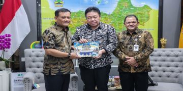 Ketua Panitia Festival Adat Budaya Nusantara ke-7, Dance Ishak Palit saat audiensi dengan Gubernur Jawa Tengah Ahmad Luthfi, Kamis 25 Juni 2026. Foto: Ist.