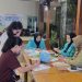 Suasana penguatan layanan kesehatan oleh Tim KKN FIK UMS berkolaborasi dengan Posyandu Remaja Lestari. Foto: Ist.