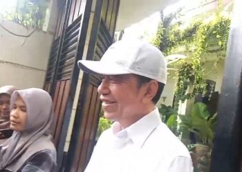 Presiden RI ke-7 Joko Widodo (Jokowi) memberikan keterangan pers di kediamannya, Gang Kutai Utara Nomor 1, Kelurahan Sumber, Kecamatan Banjarsari, Kota Solo, Rabu (3/6/2026). Foto: Indospektrum.com