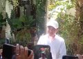 Mantan Presiden Jokowi memberikan keterangan pers di kediamannya, Gang Kutai Utara Nomor 1 Kelurahan Sumber, Kecamatan Banjarsari, Kota Solo, Jumat (19/2026). Foto: Indospektrum.com