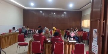 Orang tua Bersama siswa program sekolah kemitraan menerima sosialisasi di SMK Bhinneka Karya Solo, Jumat (26/6/2026). Foto: Indospektrum.com
