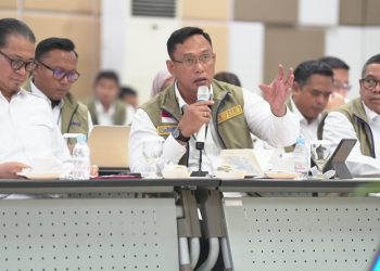 Direktur Utama Perum BULOG, Letnan Jenderal TNI (Purn) Dr. Ahmad Rizal Ramdhani, S.Sos., S.H., M.Han., bersama Panja Komisi IV DPR RI ke UNS Solo dalam rangka dengar pendapat dan penyerapan masukan dari akademisi serta pakar pangan terkait pembahasan RUU tentang Pangan, Jumat (12/6/2026). Foto: Ist.