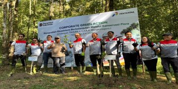 PT Pertamina Patra Niaga Regional Jawa Bagian Tengah melalui AFT Adi Soemarmo melakukan penanaman pohon di kawasan Gunung Lawu. Foto: Ist.