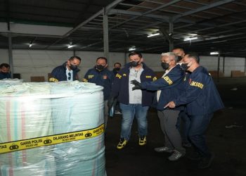 Dittipideksus Bareskrim Polri menyita 362 drum atau sekitar 18,1 ton sodium cyanide (sianida) diduga ilegal. Foto: Ist.