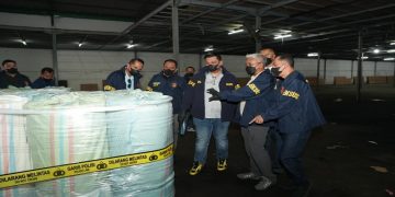 Dittipideksus Bareskrim Polri menyita 362 drum atau sekitar 18,1 ton sodium cyanide (sianida) diduga ilegal. Foto: Ist.