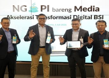 Direktur Utama BSI Anggoro Eko Cahyo didampingi Direktur Information Technology Muharto Hadi Suprapto, SEVP IT Development & Operations Saut Parulian Saragih dan SEVP Digital Banking M. Misbahul Munir menunjukan salah satu e-channel BYOND by BSI dan BEWIZE. Foto: Ist.