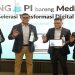 Direktur Utama BSI Anggoro Eko Cahyo didampingi Direktur Information Technology Muharto Hadi Suprapto, SEVP IT Development & Operations Saut Parulian Saragih dan SEVP Digital Banking M. Misbahul Munir menunjukan salah satu e-channel BYOND by BSI dan BEWIZE. Foto: Ist.