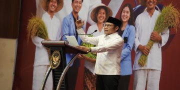 Menteri Koordinator Pemberdayaan Masyarakat, Drs. H. Ahmad Muhaimin Iskandar, M.Si., menjadi keynote speaker Seminar Nasional "Desa Berdaya: Peran Milenial dalam Mendukung Kemandirian Pangan Lokal Berkelanjutan" di  Auditorium G.P.H. Haryo Mataram UNS Solo, Kamis (2/7/2026). Foto: Ist.