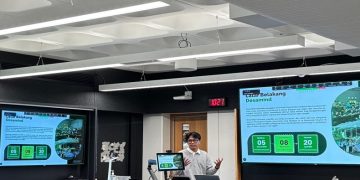 Dosen Program Studi Pendidikan Teknik Informatika UMS, Hardika Dwi Hermawan, S.Pd., M.Sc., menjadi pembicara di University of Queensland, Australia. Foto: Ist.
