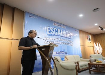 Deputi Bidang Kewirausahaan Kementerian UMKM, M. Riza Damanik, ST., M.Si., Ph.D., IPU memberikan kuliah umum di acara Alumni Entrepreneur Summit 2026 di Kampus UMS, Sabtu (4/7/2026). Foto: Ist.