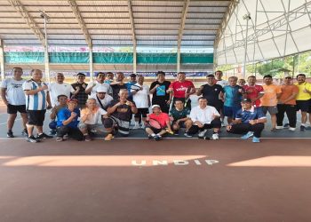 UMS menggelar pertandingan tenis persahabatan bersama UNDIP di Lapangan Tenis UNDIP, Tembalang, Semarang, Sabtu (4/7/2026). Foto: Ist.