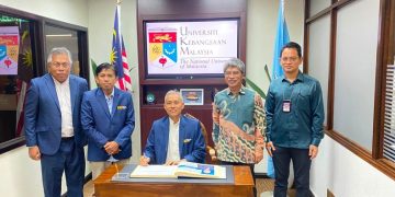 Rektor UMS, Prof. Dr. Harun Joko Prayitno didampingi Wakil Rektor IV Prof. Dr. dr. Em Sutrisna berkunjung ke Universiti Kebangsaan Malaysia, Senin (6/7/2026). Foto: Ist.