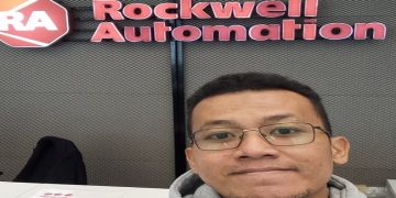Amnaduny Akhara (Amna) alumni kelas internasional Teknik Elektro UMS yang sukses berkarier sebagai software engineer di Rockwell Automation, Polandia. Foto: Ist.